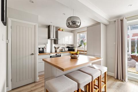 7 Downs Close, Hawkinge, Folkestone, CT18 7PA