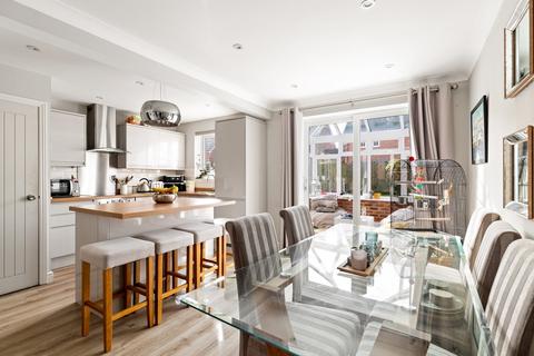 7 Downs Close, Hawkinge, Folkestone, CT18 7PA