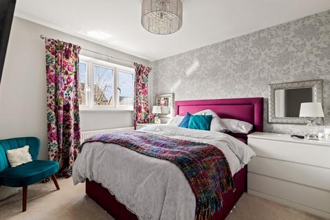 7 Downs Close, Hawkinge, Folkestone, CT18 7PA