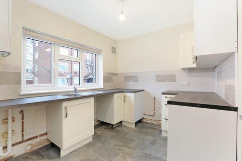 3 bedroom house for sale, Southwell Road, London, SE5