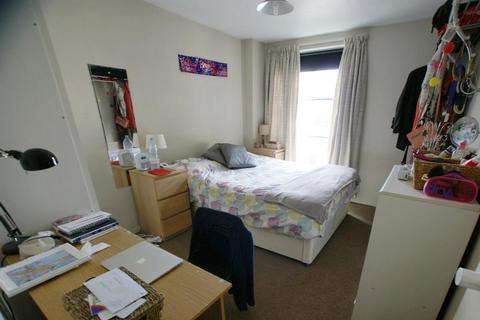 2 bedroom flat to rent - Holyport Road, Fulham, London