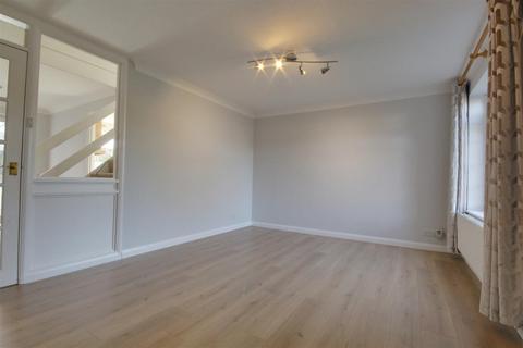 3 bedroom end of terrace house to rent, Samber Close, Lymington