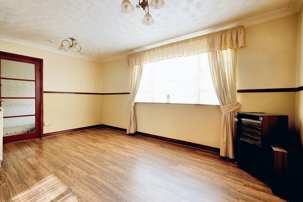 Cheviot Drive, Chelmsford CM1 3 bed terraced house for sale £300,000