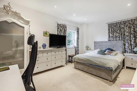 5 bedroom detached house for sale, Henrietta Gardens, Winchmore Hill, N21
