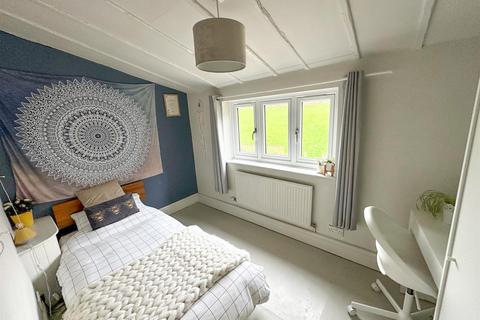 11 Middleton, Cowling, Keighley, BD22 0DQ