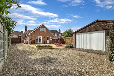 4 bedroom detached bungalow for sale, Linton Close, Farndon, Newark