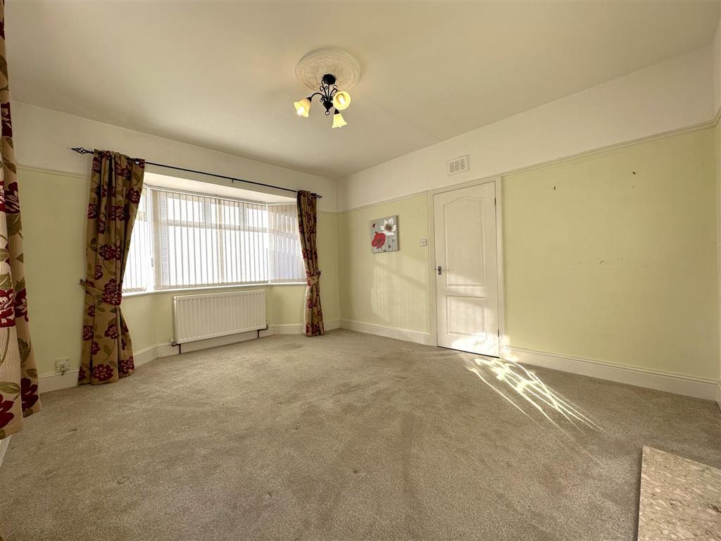 Bay-Fronted Lounge 153