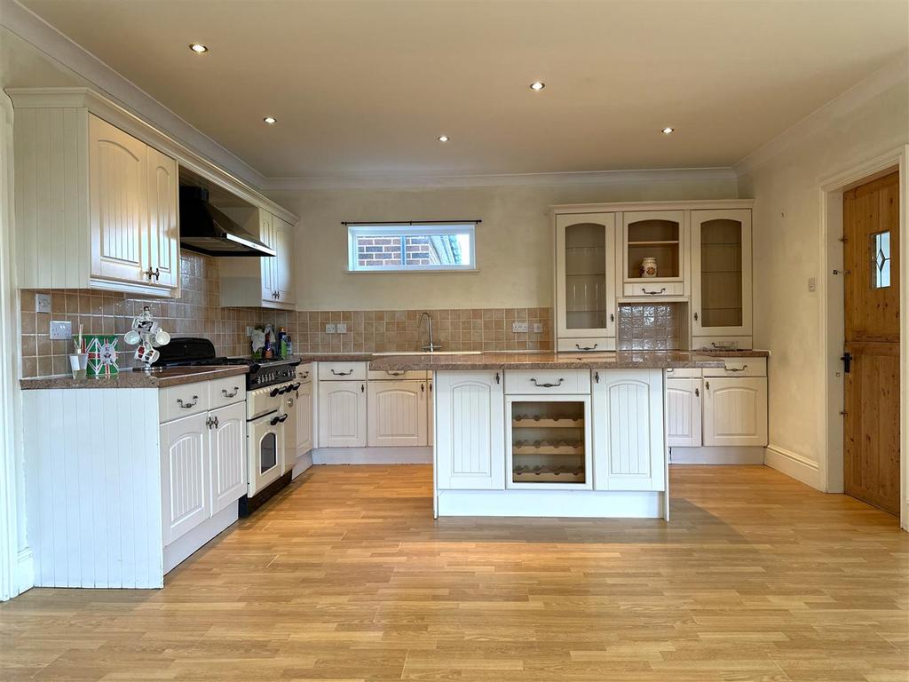 Kitchen Into Utility Room 178
