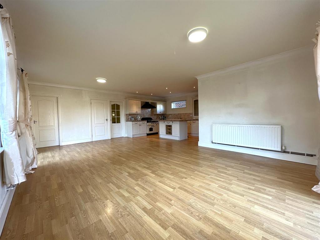 Sizeable OPEN-PLAN Space 180
