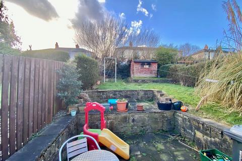 2 bedroom end of terrace house for sale, Hallas Grove, Huddersfield