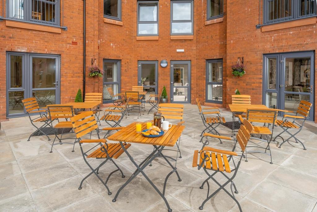 Merchants Gate, Pollokshields   Communal Patio