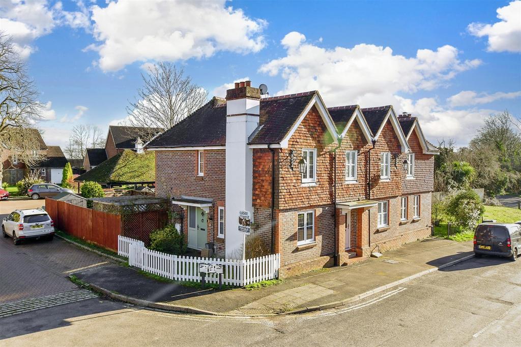 Horsham Road, Beare Green, Dorking, Surrey 2 bed end of terrace house