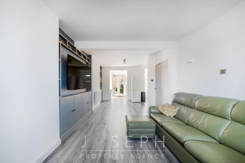 41 Bernard Crescent, Ipswich, IP3 9LJ
