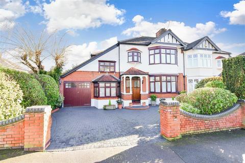 53 Raymond Avenue, London, E18 2HF