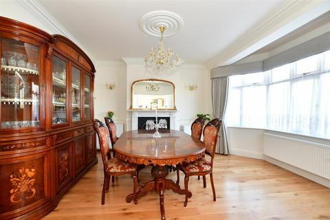 53 Raymond Avenue, London, E18 2HF