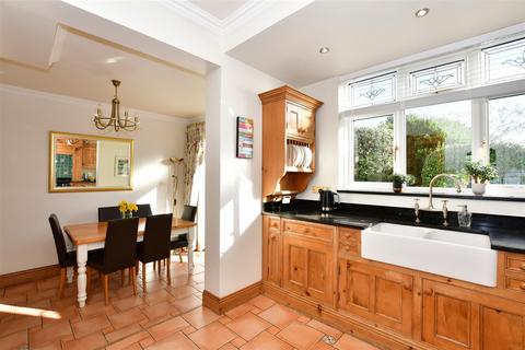 53 Raymond Avenue, London, E18 2HF