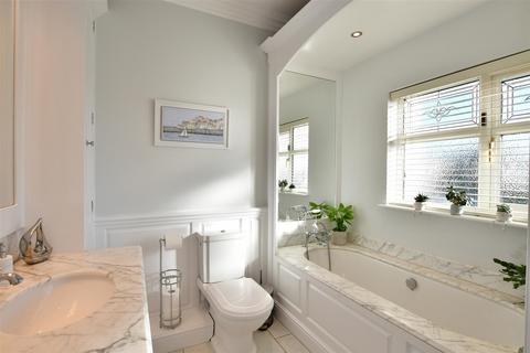 53 Raymond Avenue, London, E18 2HF