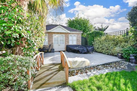53 Raymond Avenue, London, E18 2HF