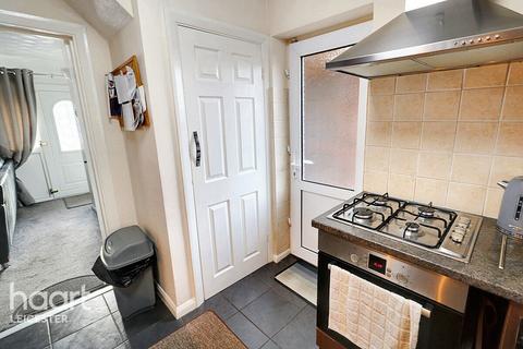3 bedroom semi-detached house for sale, Farmway, Leicester