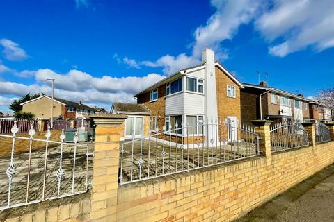 5 bedroom detached house for sale, Furtherwick Road, Canvey Island, SS8