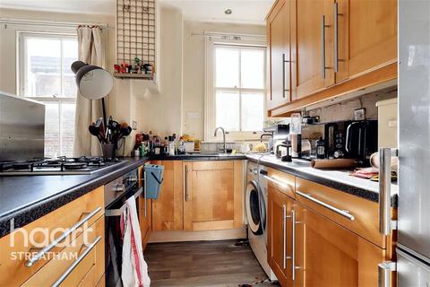 3 bedroom flat to rent, Latchmere Road, SW11