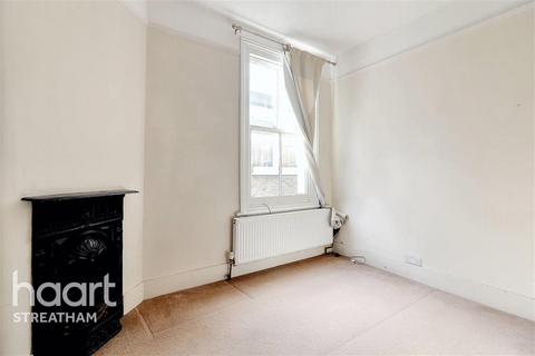 3 bedroom flat to rent, Latchmere Road, SW11