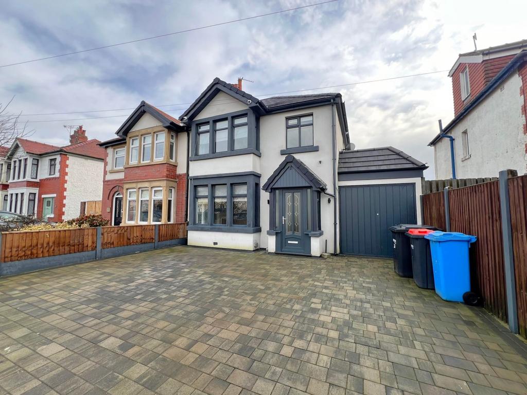 Norfolk Avenue, Cleveleys FY5 4 bed semidetached house for sale £240,000