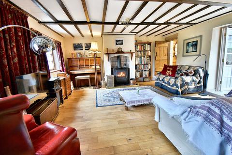 3 bedroom cottage for sale, Wootton, Wootton, DE6