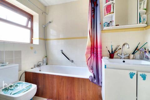 23 Shelley Close, Hayes, UB4 0QW