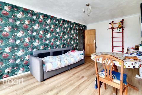 23 Shelley Close, Hayes, UB4 0QW