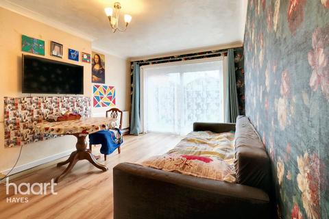 23 Shelley Close, Hayes, UB4 0QW