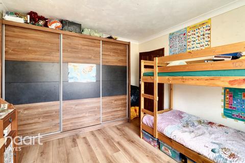 23 Shelley Close, Hayes, UB4 0QW