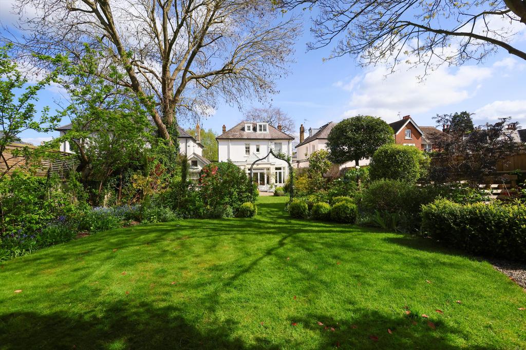 Arnison Road, East Molesey, Surrey, KT8 4 bed detached house £2,375,000