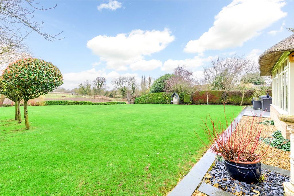 Circus Grove, Hemington Road, Polebrook, Northamptonshire, PE8 6 bed