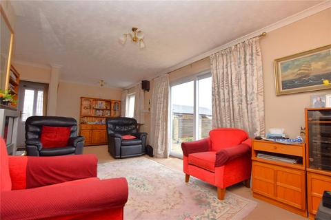 3 bedroom end of terrace house for sale, Thatches Grove, Chadwell Heath, RM6