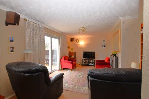 3 bedroom end of terrace house for sale - Thatches Grove, Romford, RM6