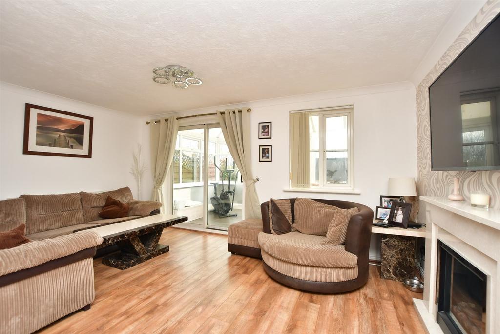 Leaman Close, High Halstow, Rochester, Kent 3 bed end of terrace house