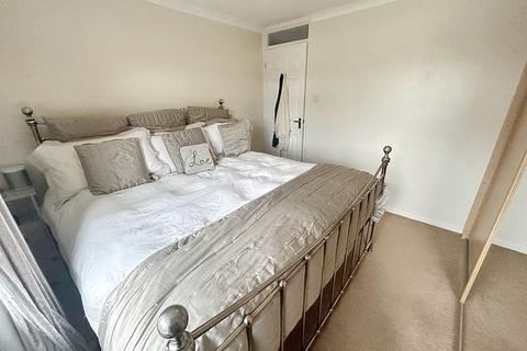 2 bedroom flat for sale, Cleveland Drive, Washington, Tyne and Wear, NE38 0PP