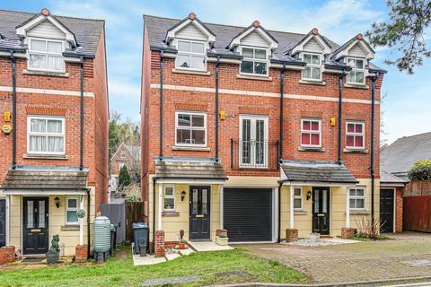 3 bedroom townhouse for sale, Sycamore Close, South Croydon CR2