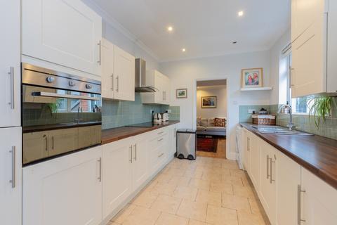28 Clare Road, Maidenhead, SL6 4DG