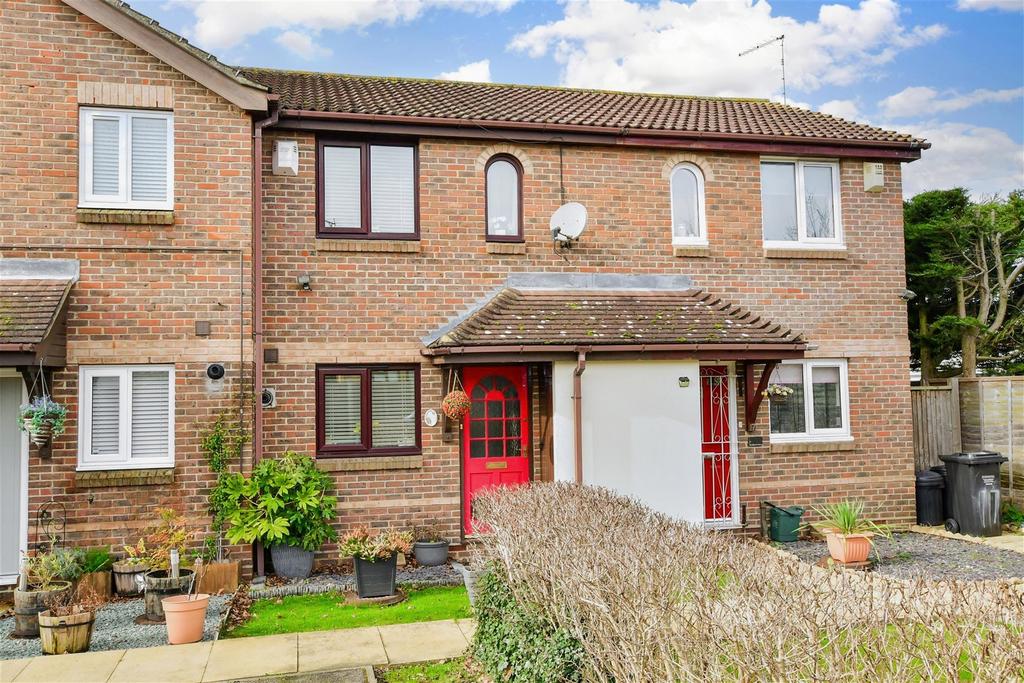 Fletcher Drive, Wickford, Essex 2 bed terraced house for sale £315,000