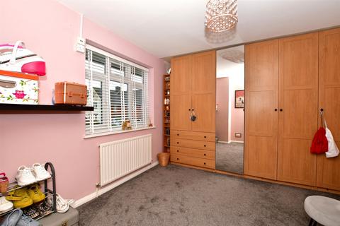 9 Downland Close, Epsom, KT18 5SQ