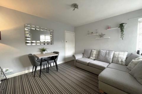 2 bedroom maisonette to rent, Tudor Drive, Morden