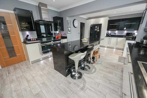 5 bedroom detached house for sale, Lincoln Road, Branston