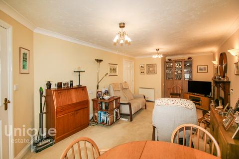 1 bedroom apartment for sale - Hardaker Court, 319-323 Clifton Drive South, Lytham St. Annes, FY8