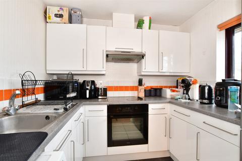2 bedroom flat for sale, Balfour Road, Chatham, Medway