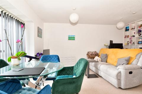 2 bedroom flat for sale, Balfour Road, Chatham, Medway