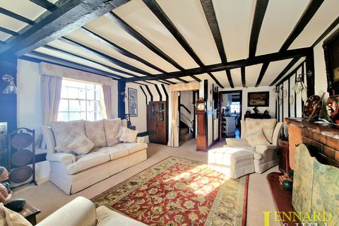 2 bedroom cottage for sale, High Road, North Stifford RM16