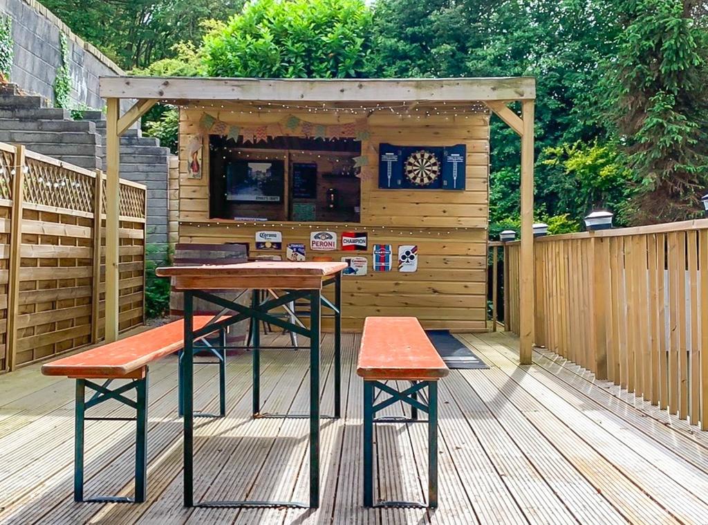 Deck/Bar Area