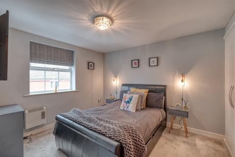2 bedroom flat for sale, Evesham Road, Headless Cross, Redditch B97 5HL